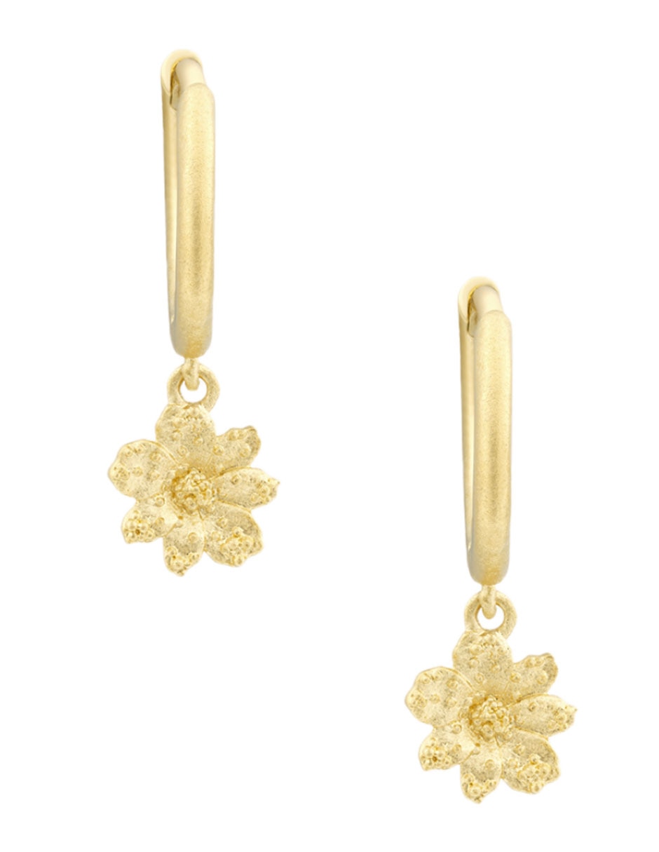 Arracadas de flor Zinia con acabado brillante