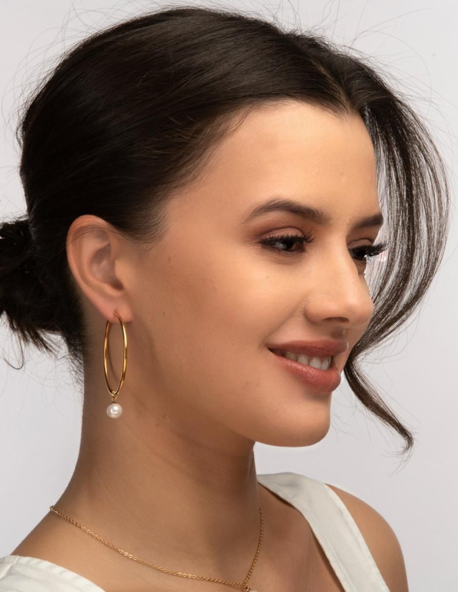 Aretes de aro redondos Adele con acabado baño de oro perla 2