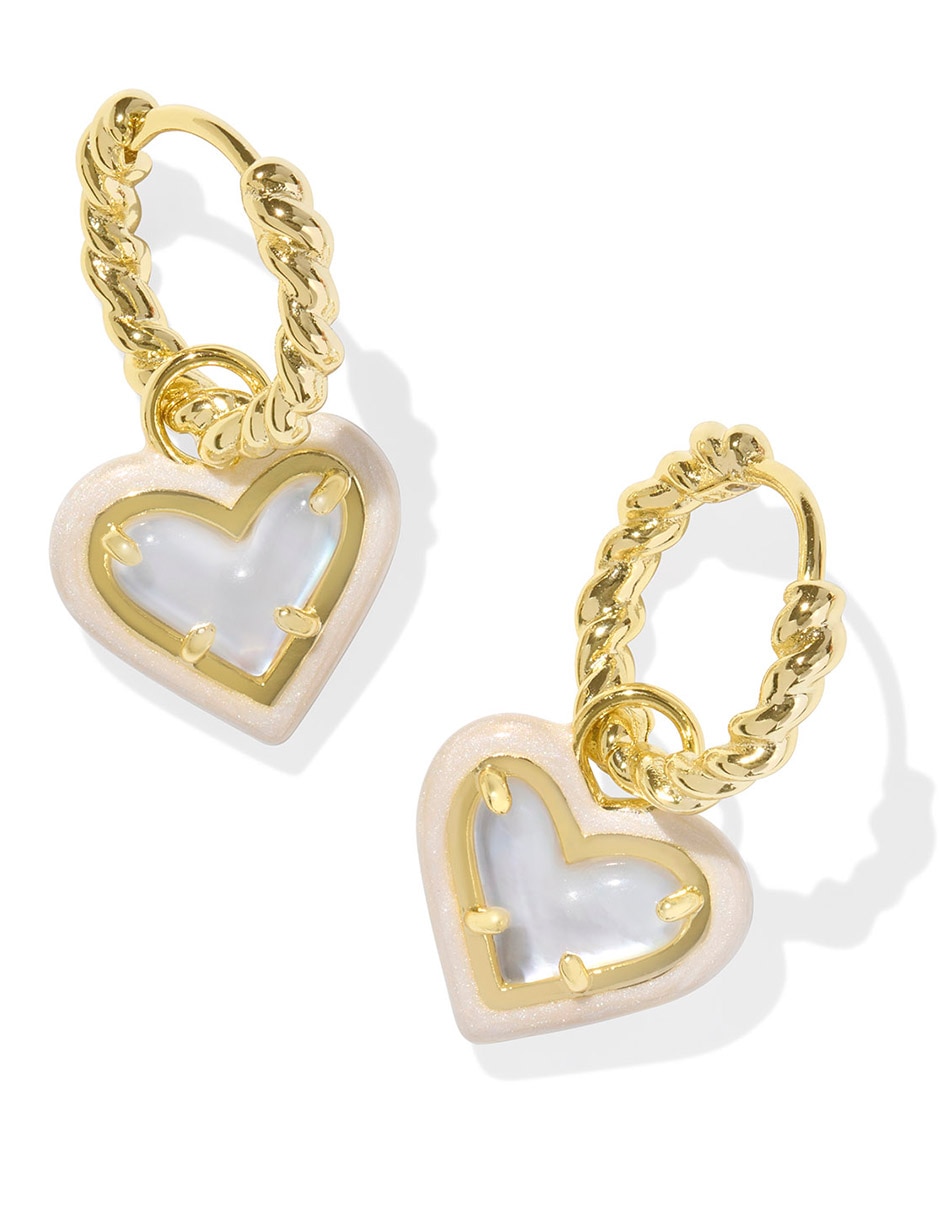Aretes de corazón Ari con acabado brillante zirconia