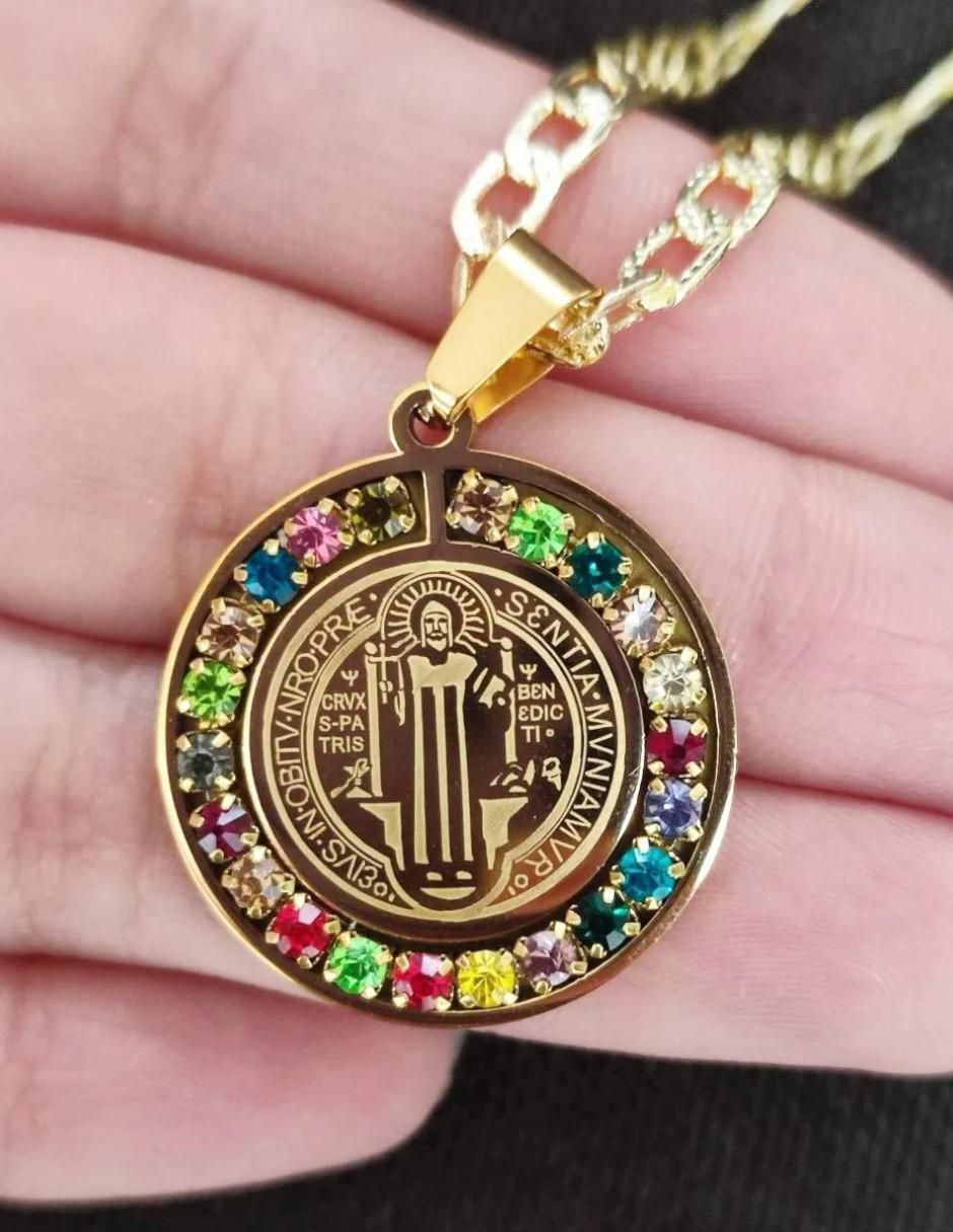 Collar con dije san benito 18 K 3