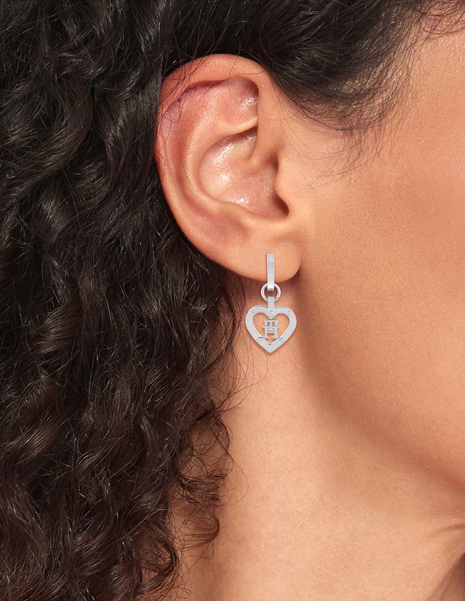 Aretes de corazón Monogram Hearts con acabado brillante 2