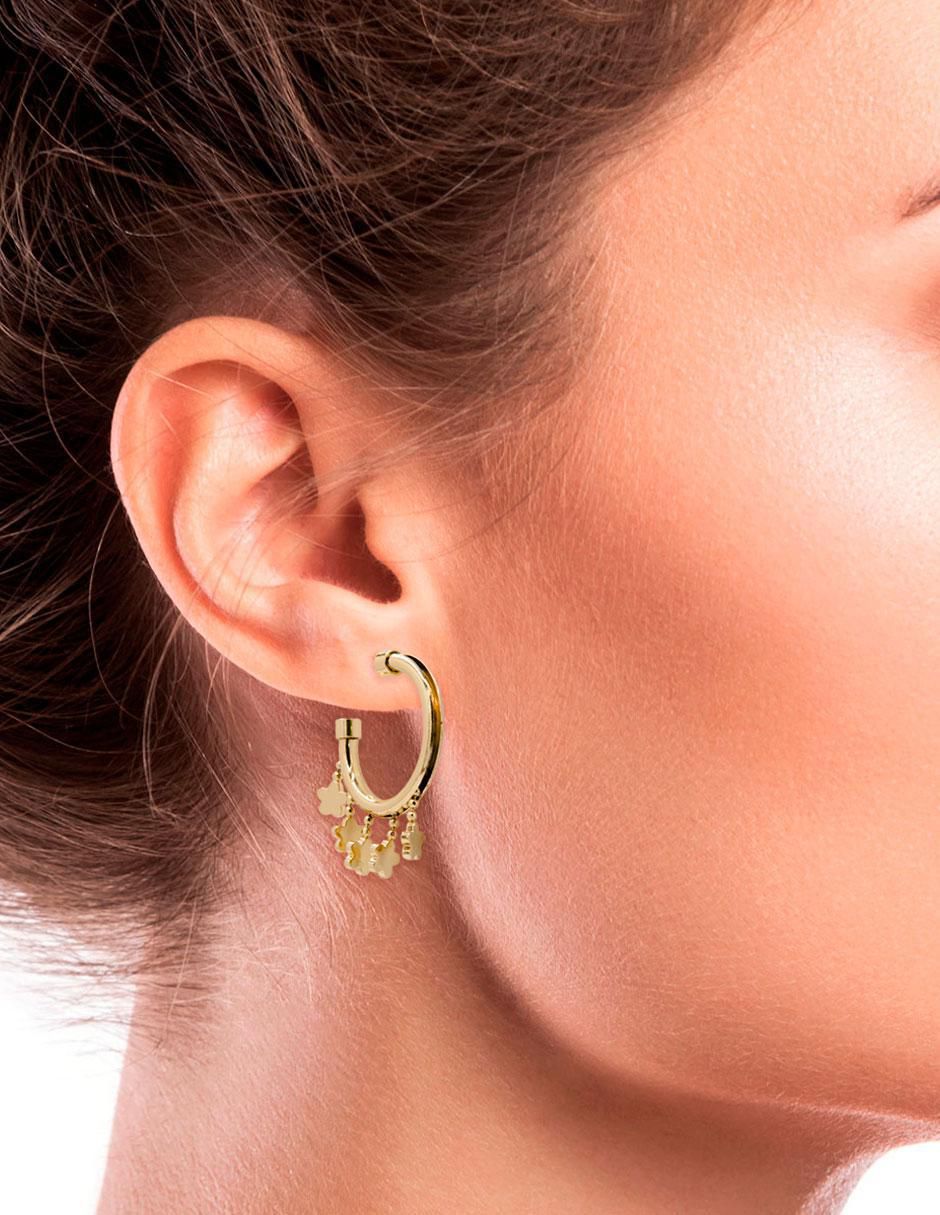 Aretes de flor con acabado brillante 2