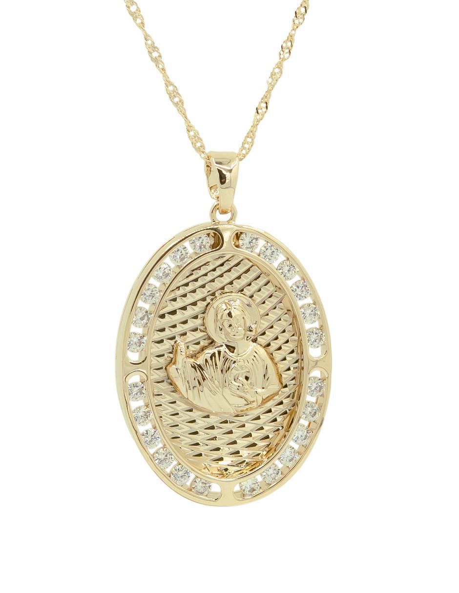 Collar con dije ovalado de baño de oro