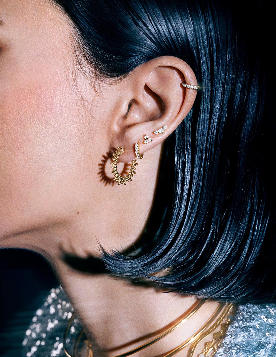 Aretes cortos de trébol de plata P925 con acabado baño de oro circonita 6