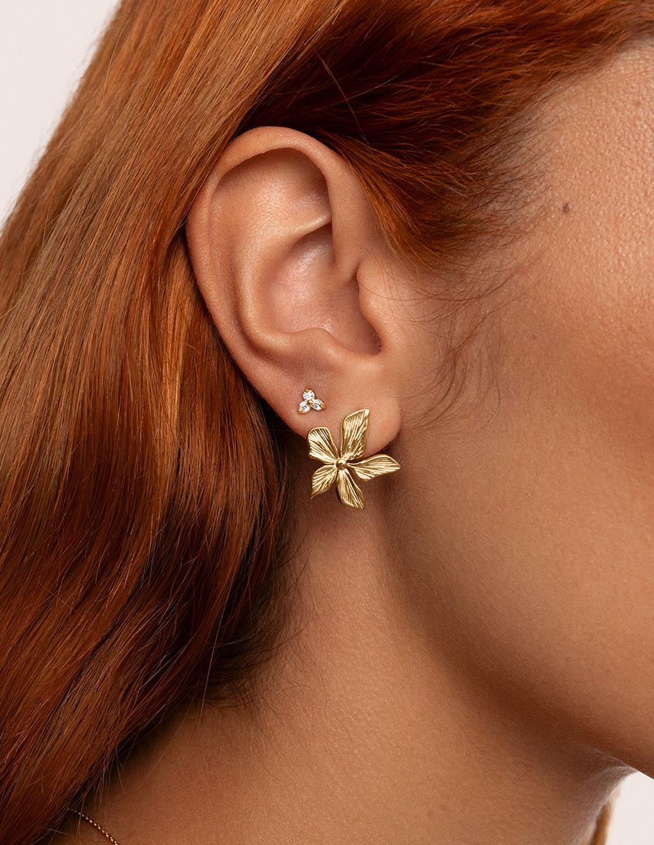 Aretes cortos de trébol de plata P925 con acabado baño de oro circonita 8