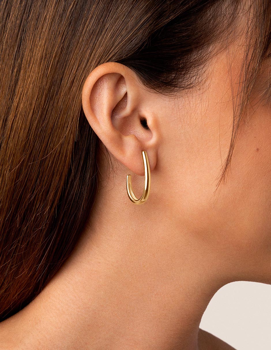 Aretes cortos media luna Aro Aby 18 k con acabado baño de oro 3