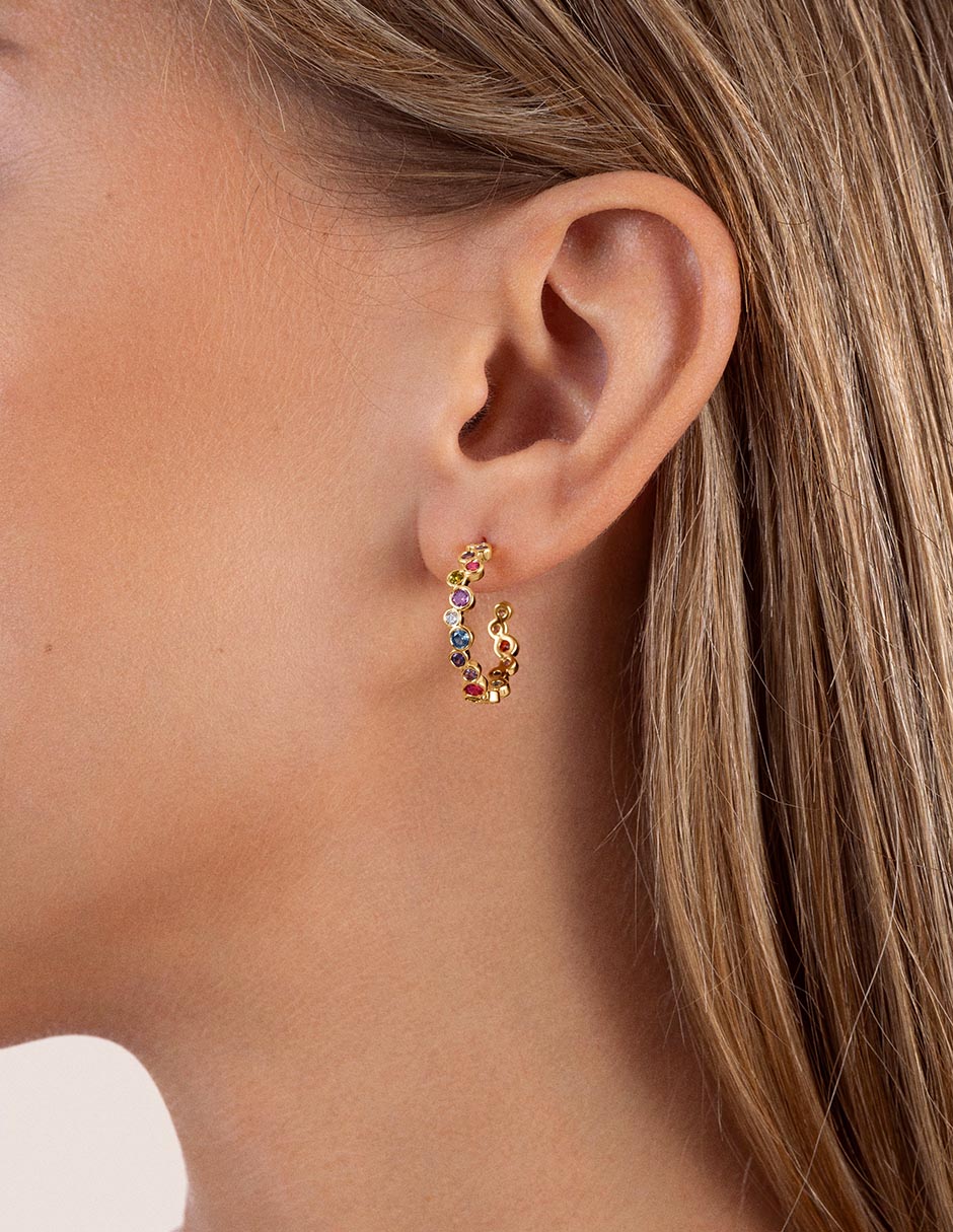 Aretes cortos de media luna Bubbles 18 k con acabado baño de oro circonita 2