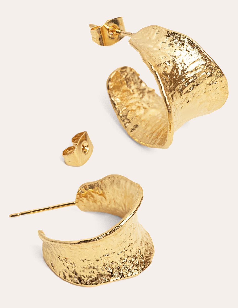 Aretes cortos de media luna Boho 18 k con acabado baño de oro 2