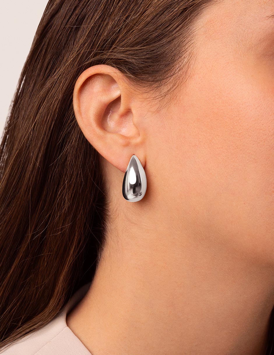 Aretes cortos de gota con acabado pulido 2