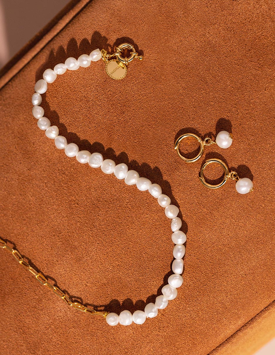 Aretes cortos Aro Pearl de plata P 925 con acabado baño de oro perla akoya 3