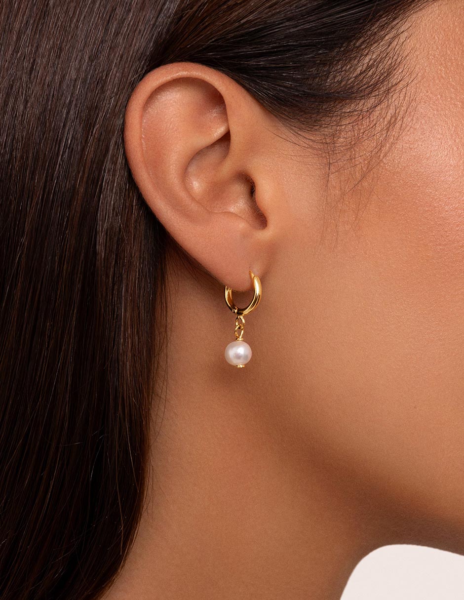 Aretes cortos Aro Pearl de plata P 925 con acabado baño de oro perla akoya 4