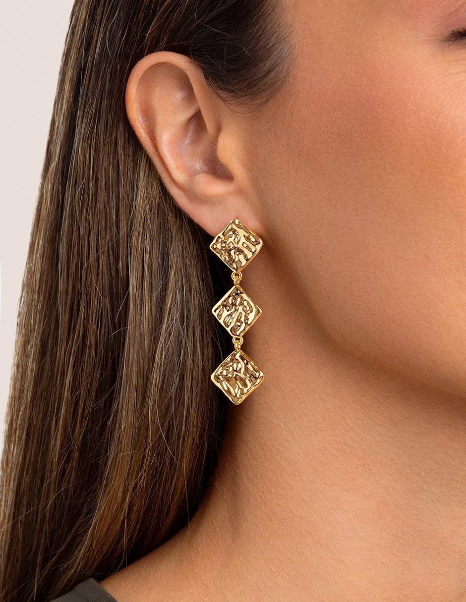 Aretes largos de rombos con acabado de oro 18 K 2