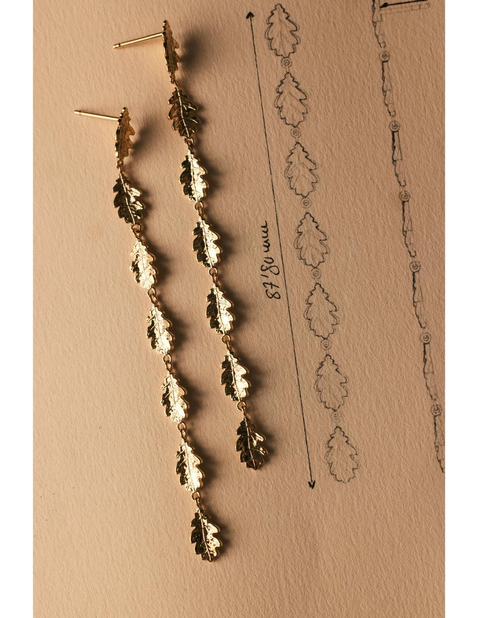 Aretes largos de hoja Into the Woods baño de oro 18 k 2