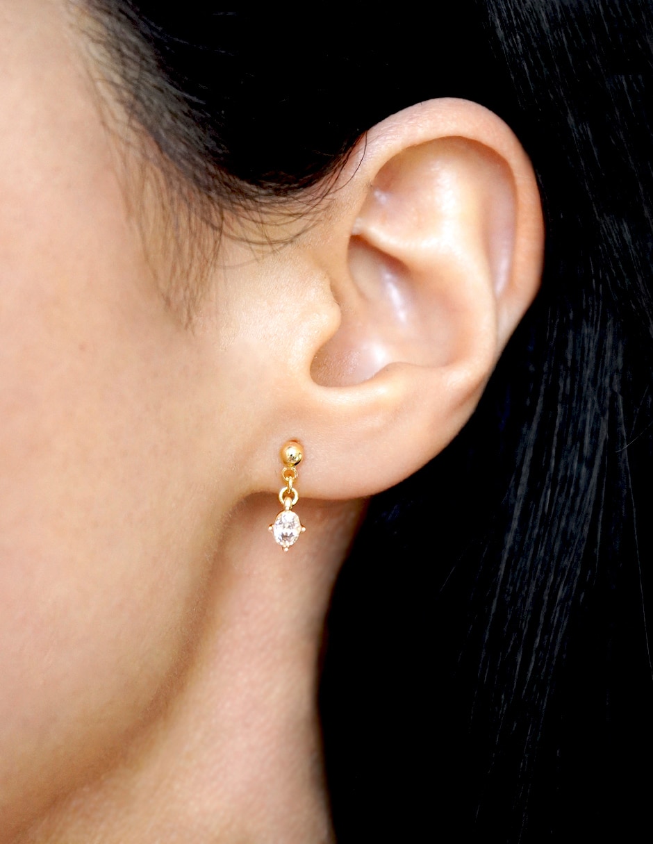Aretes ovalados con acabado brillante zirconia 3