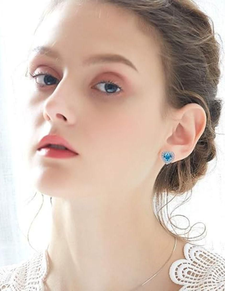 Aretes de corazón con acabado baño rodio cristal 2