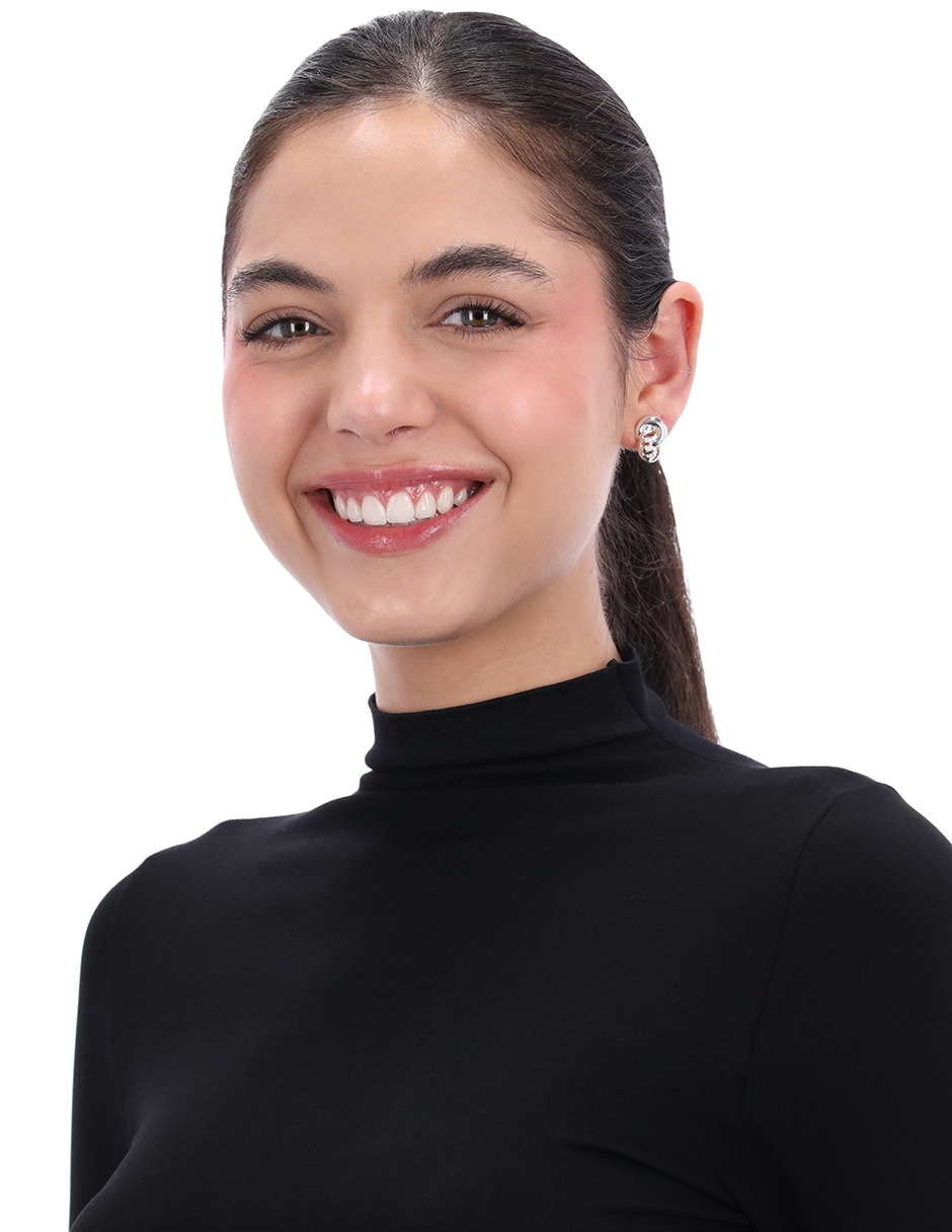 Aretes de nudo Silver Horizon con acabado brillante