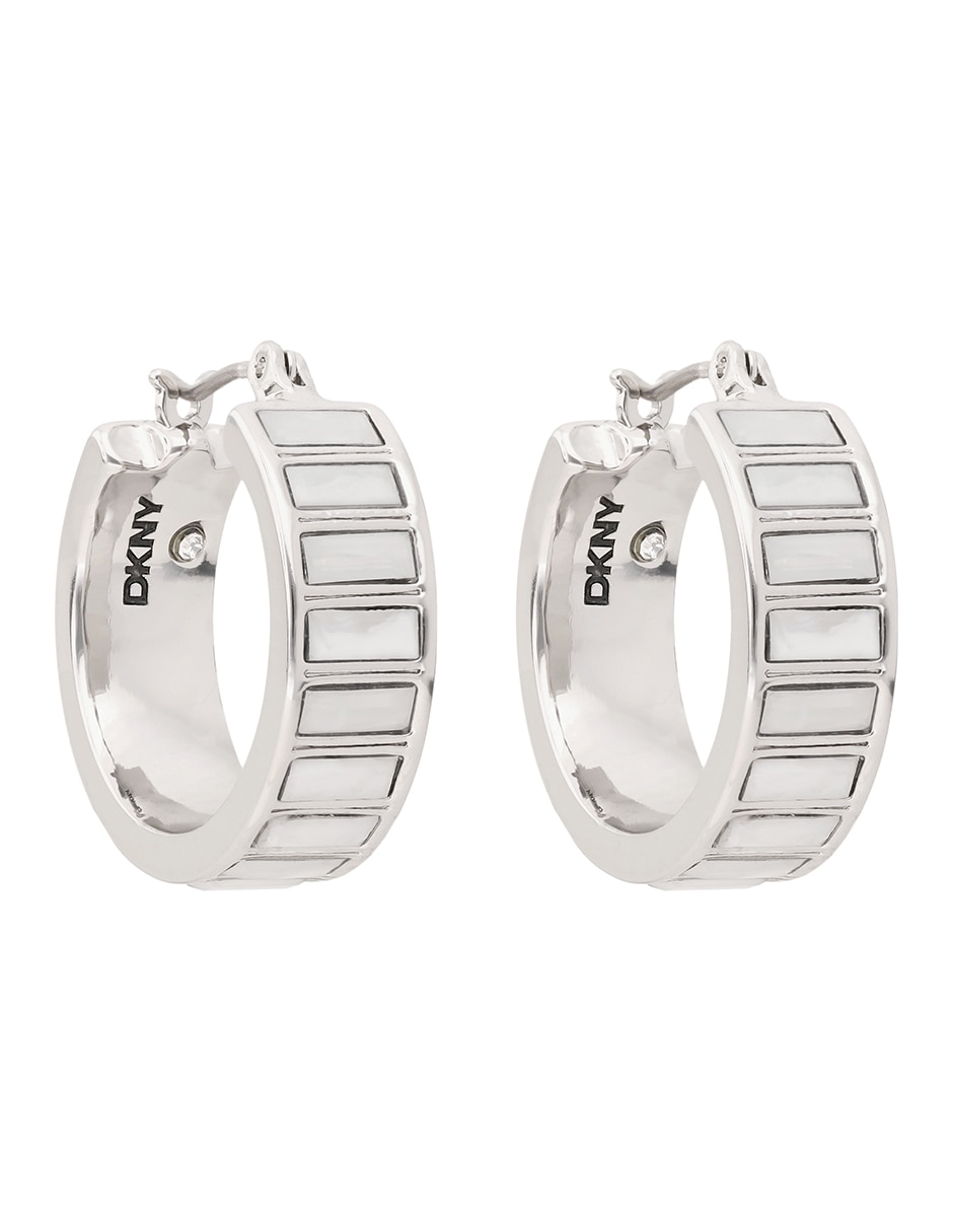 Aretes de círculo con acabado mate