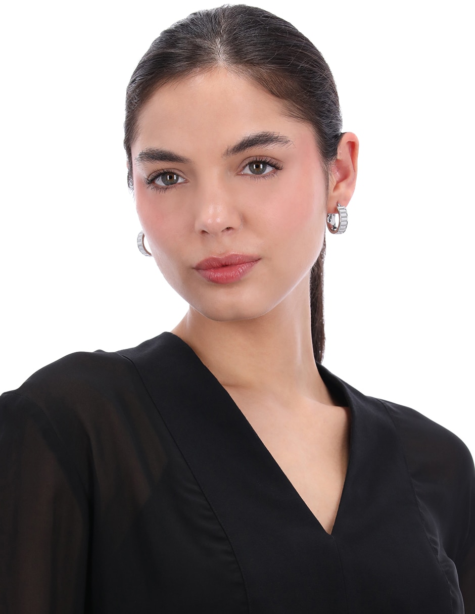 Aretes de círculo con acabado mate