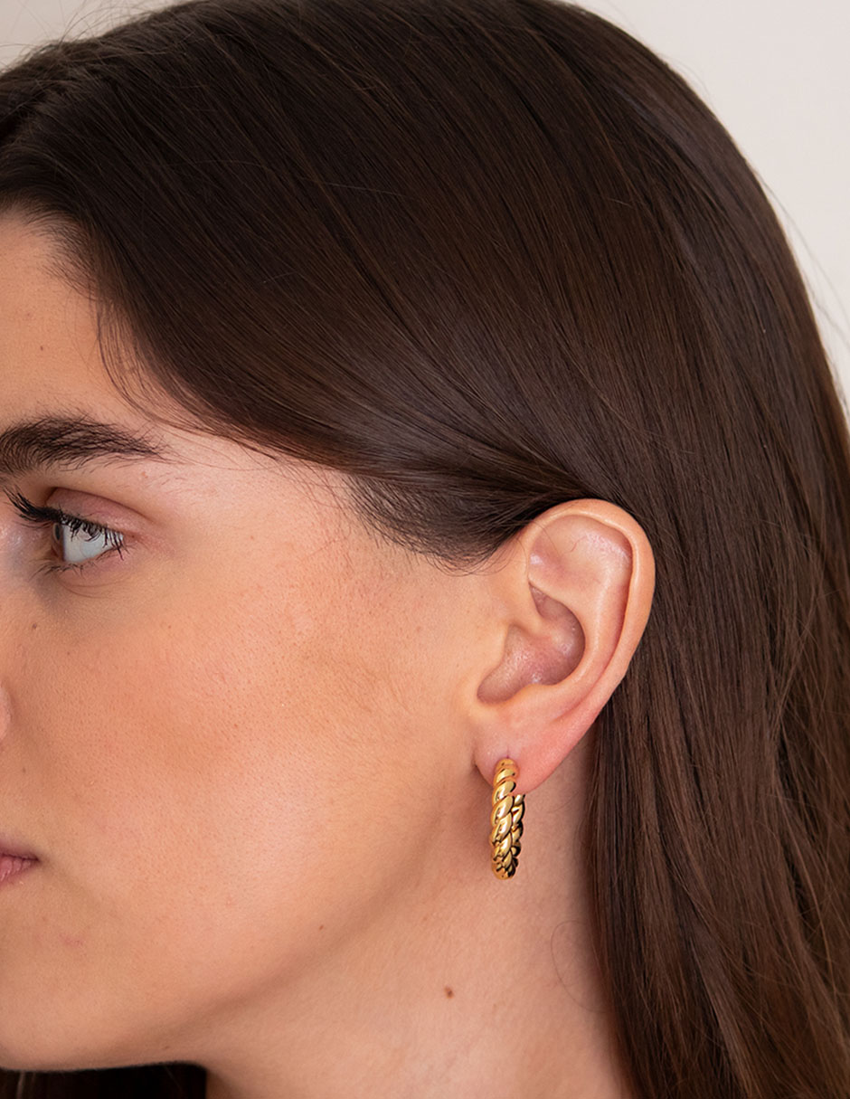 Arracadas Universal Classic Collection con acabado chapa de oro 4