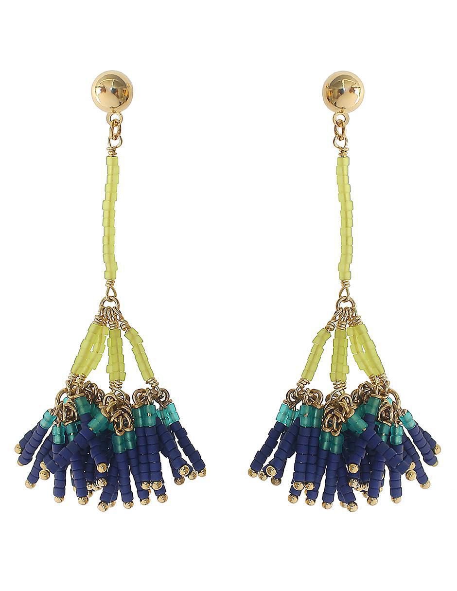 Aretes de borla con acabado chapa de oro