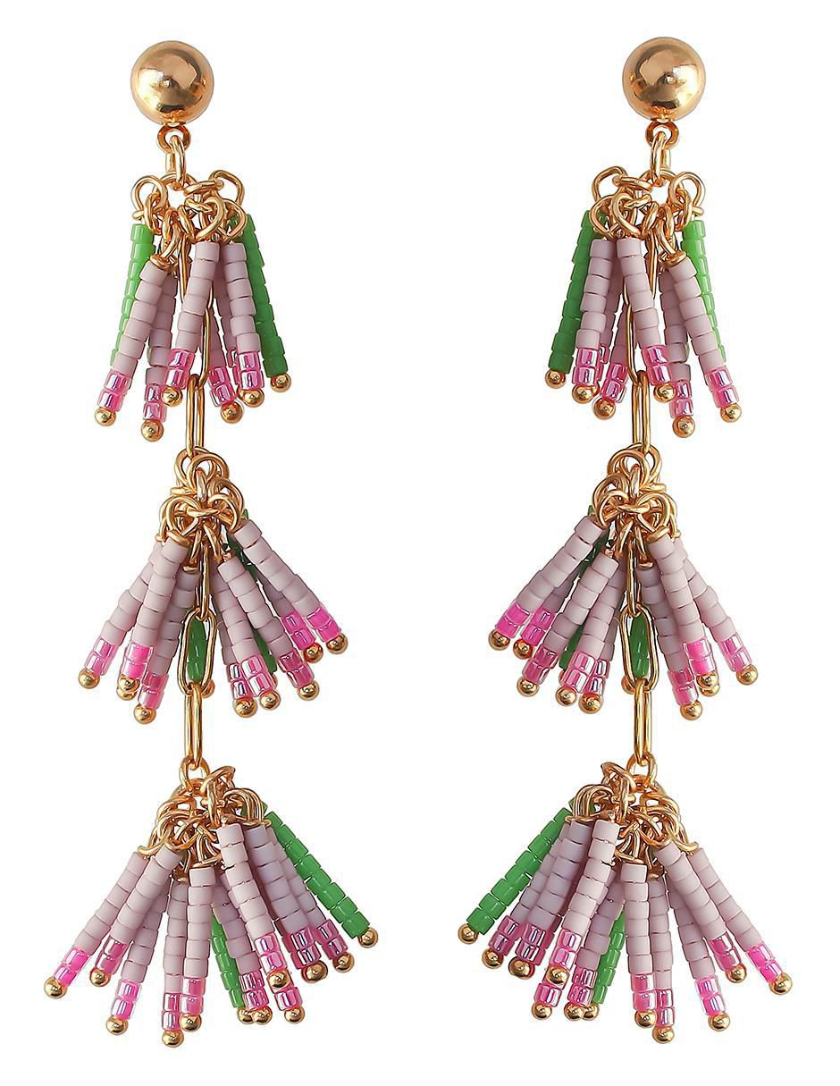 Aretes de borla con acabado chapa de oro Aretes de borla con acabado chapa de oro