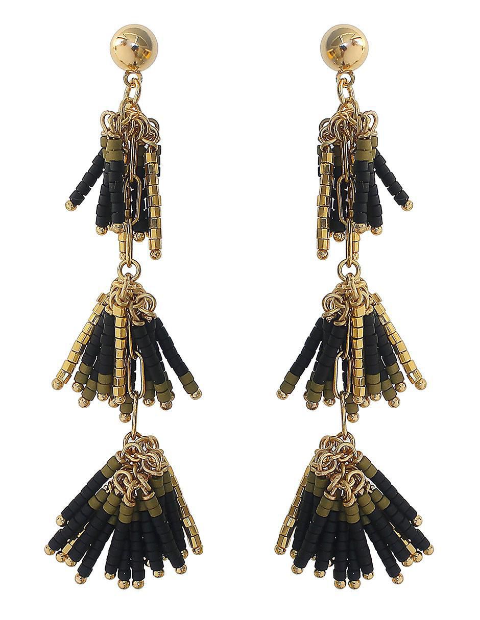 Aretes de borla con acabado chapa de oro Aretes de borla con acabado chapa de oro