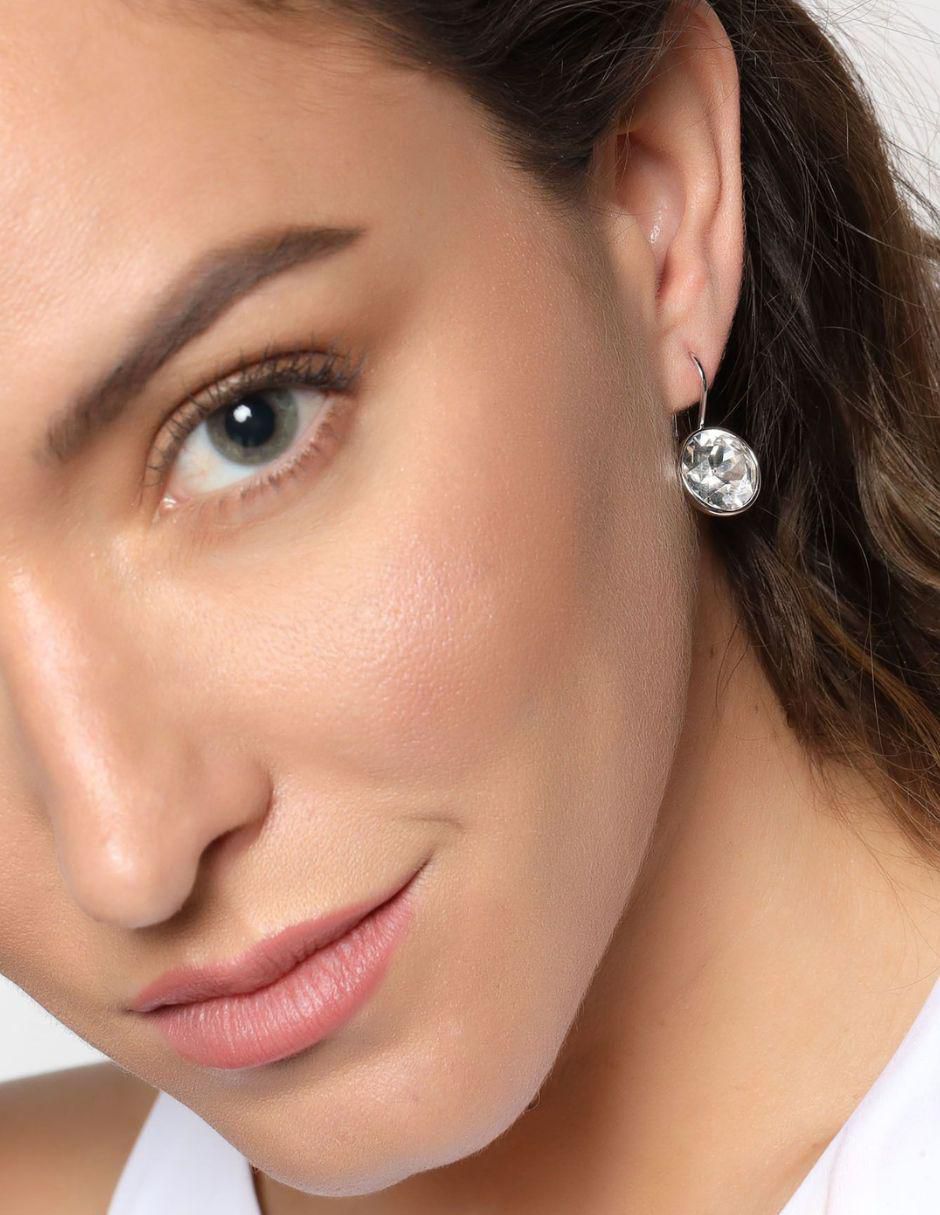 Aretes circulares Elegance con acabado baño de oro blanco cristal 2