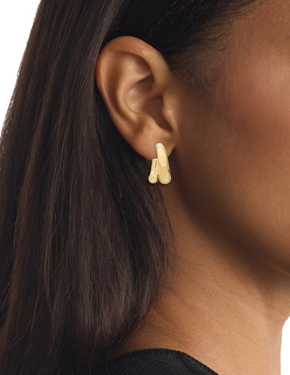 Aretes circulares Ck Spiral con acabado brillante 3