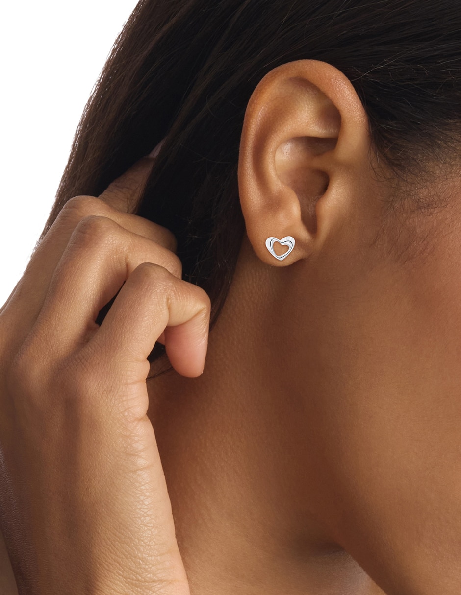 Aretes de corazón Enchanting con acabado brillante 3