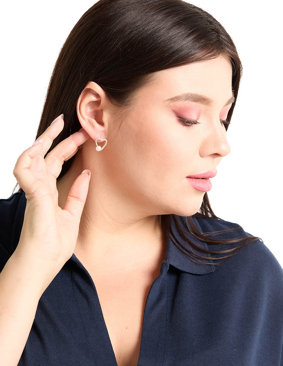 Aretes de corazón de plata P 925 con acabado brillante perla 4