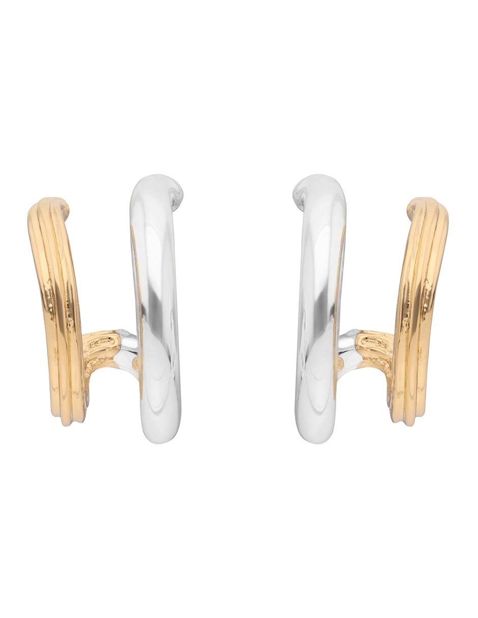 Aretes de letra c con acabado brillante