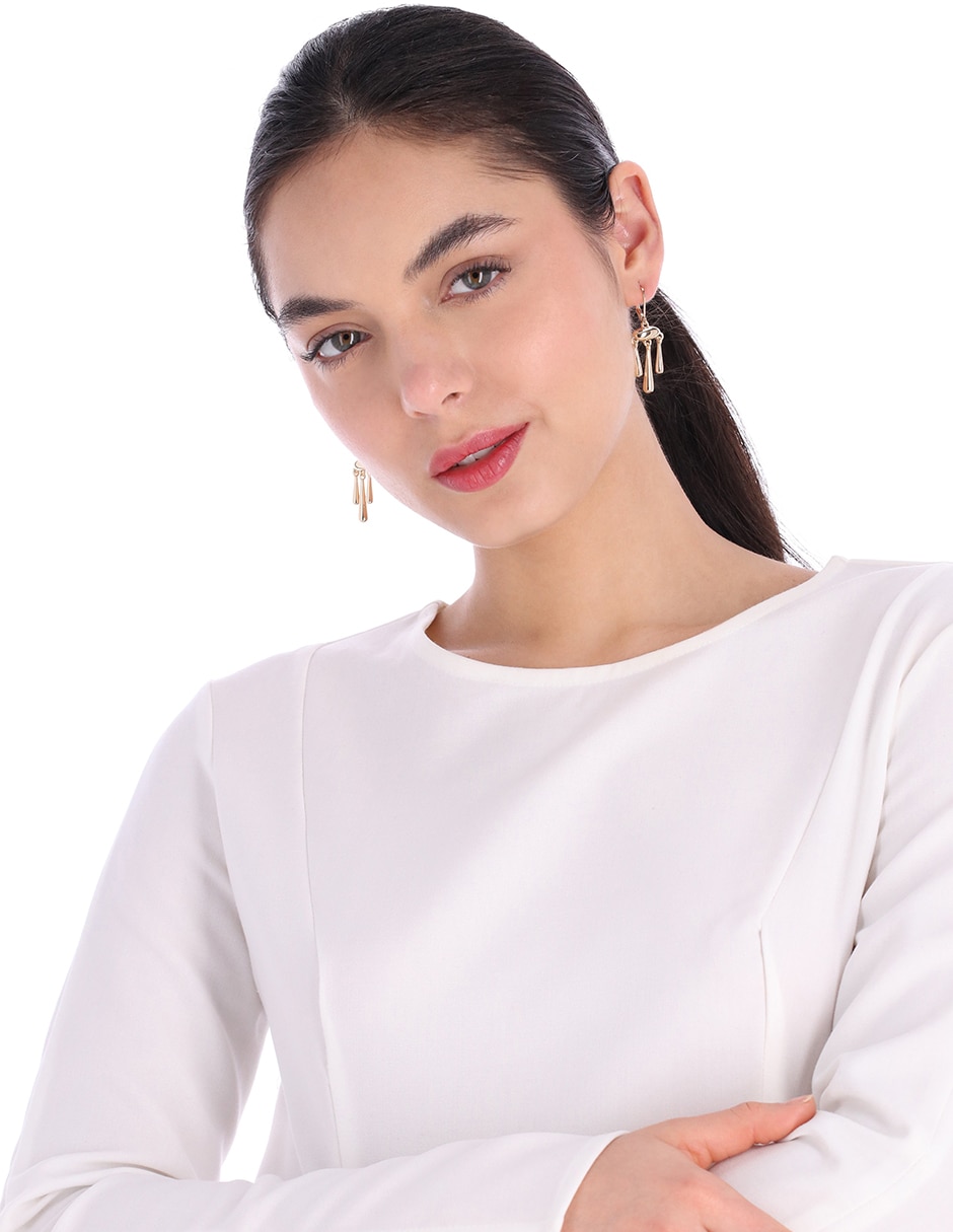 Aretes Gold Teardrop con acabado brillante 3