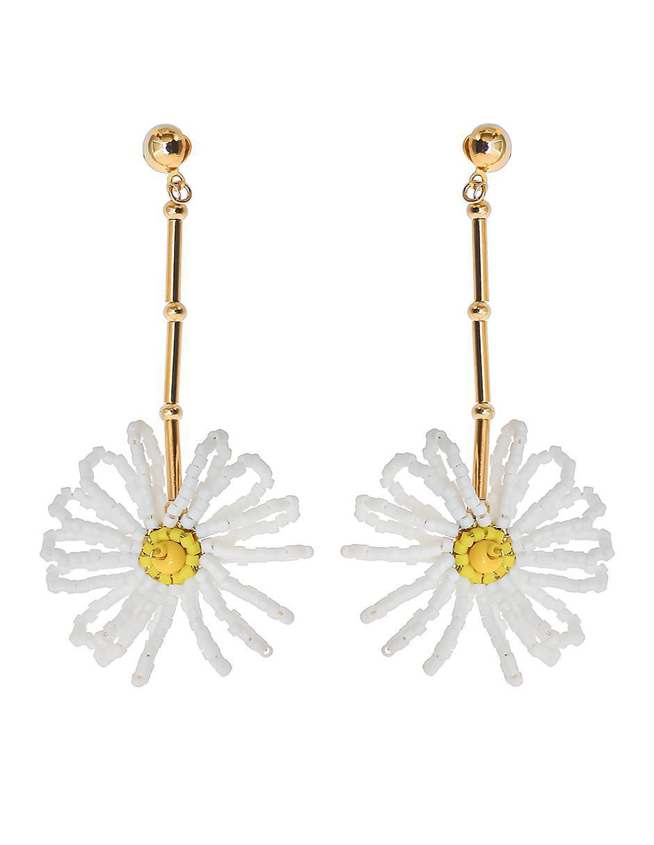 Aretes de flor con acabado chapa de oro Aretes de flor con acabado chapa de oro