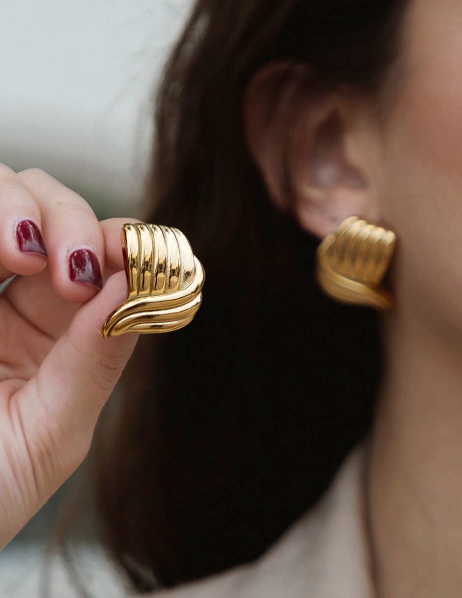 Aretes de alas Universal Classic Collection con acabado chapa de oro 5