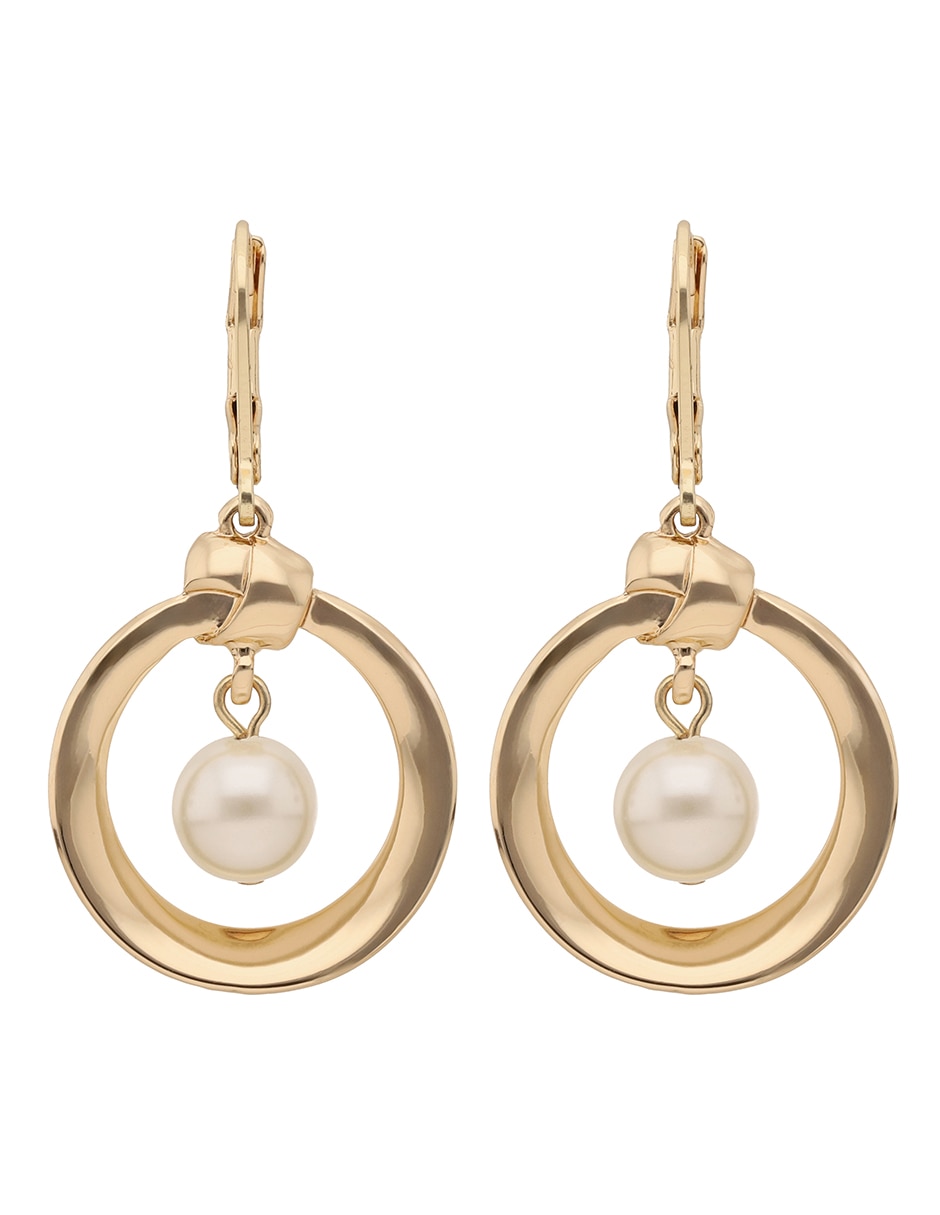 Aretes circulares Layered Luxury con acabado lustre perla Aretes circulares Layered Luxury con acabado lustre perla