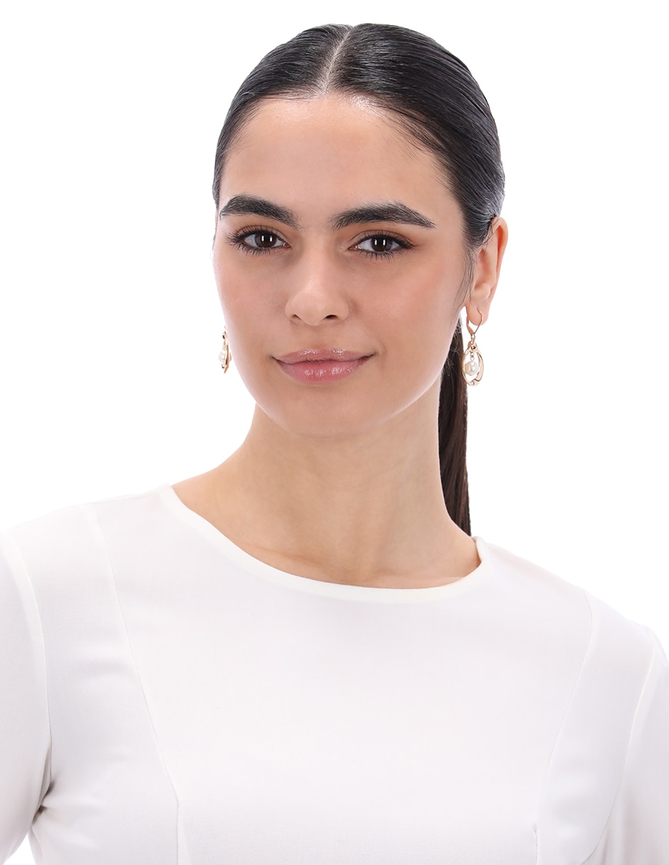 Aretes circulares Layered Luxury con acabado lustre perla 3