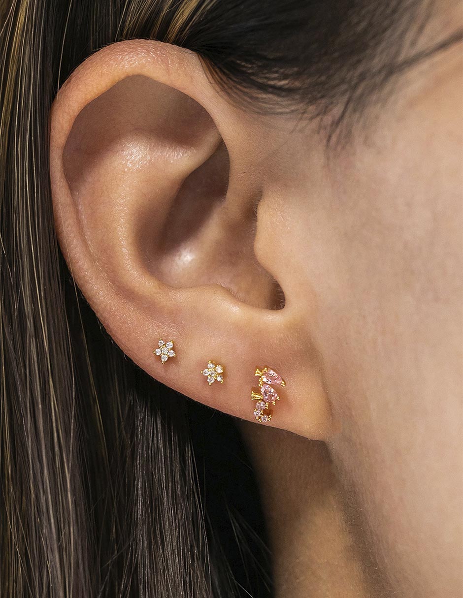 Aretes cortos de caballito de mar Animals 18 K con acabado chapa de oro zirconia cúbica 3
