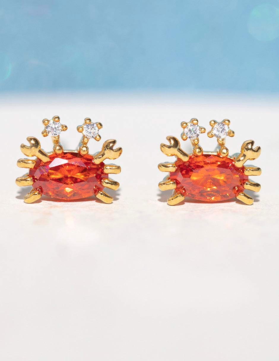 Aretes cortos de cangrejo 18 k con acabado chapa de oro 2