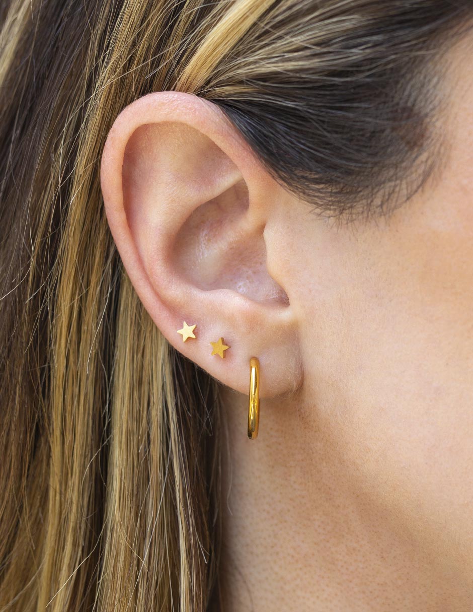 Aretes cortos de estrella 18 k con acabado chapa de oro 3