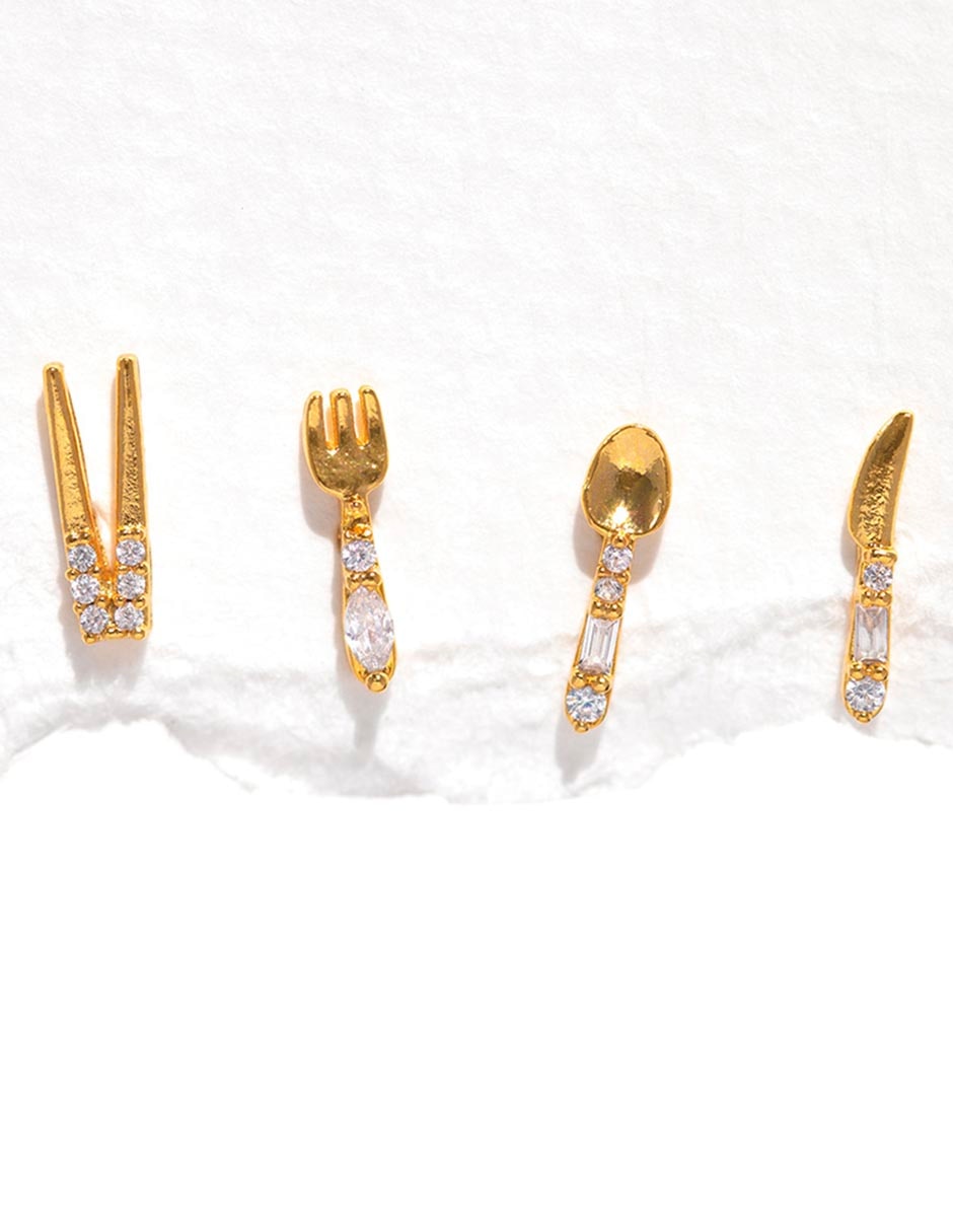 Aretes cortos con acabado baño de oro 18 k zirconia cúbica 2