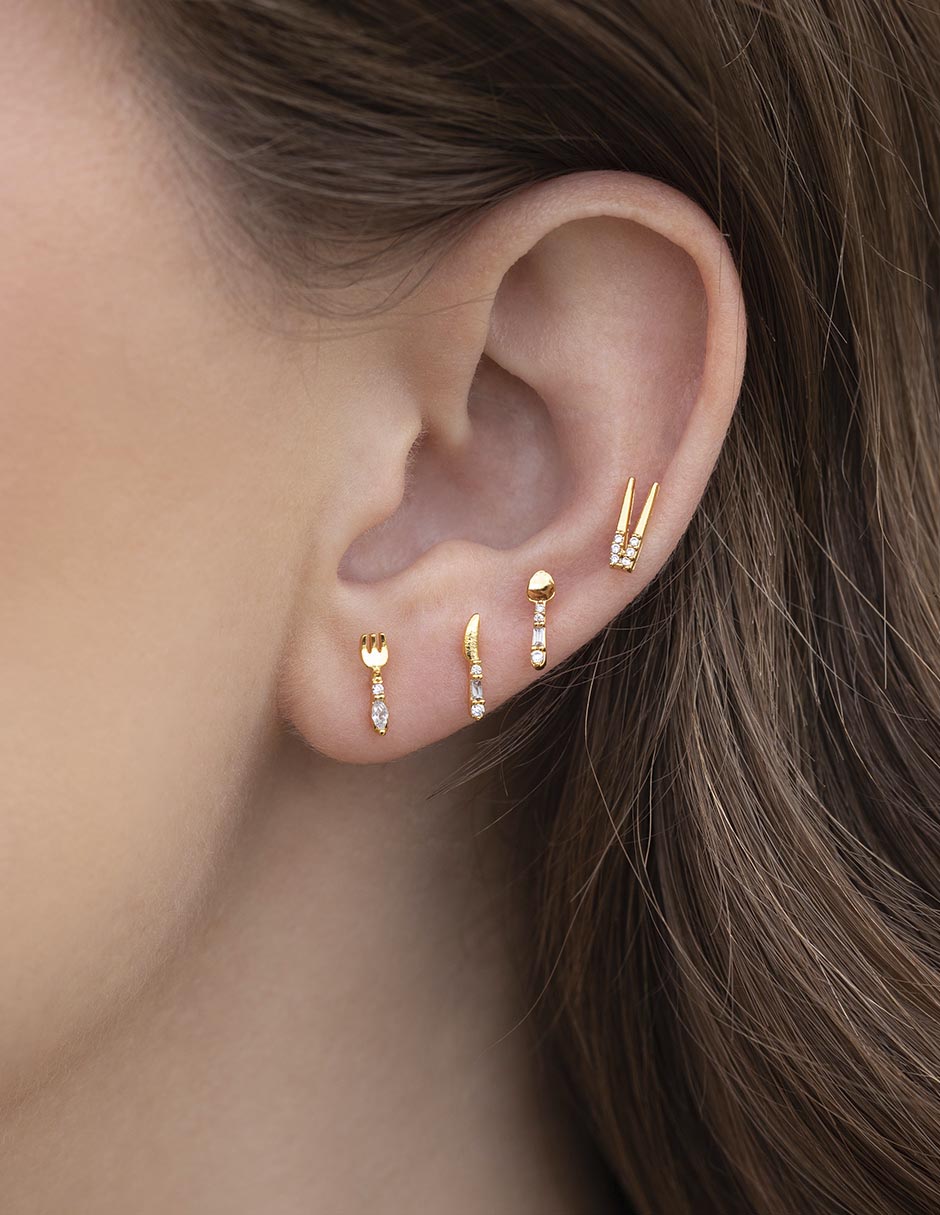 Aretes cortos con acabado baño de oro 18 k zirconia cúbica 4