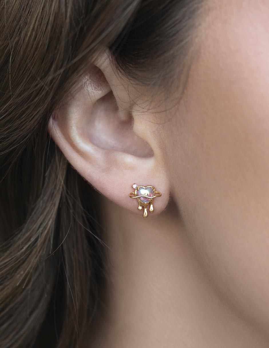 Aretes huggies de corazón 18 k con acabado chapa de oro zirconia cúbica 3