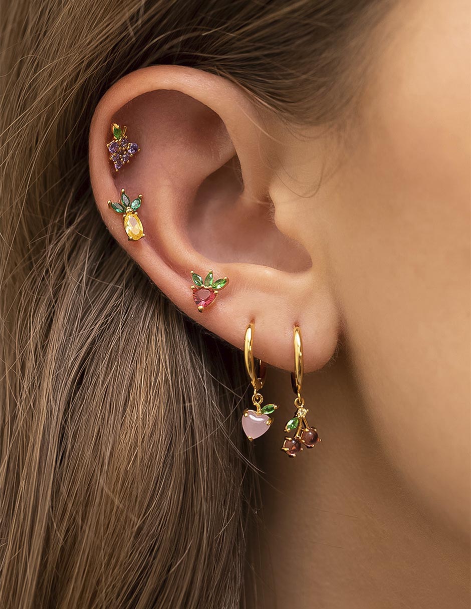 Aretes cortos de cereza Food 18 k con acabado de chapa de oro zirconia cúbica 2