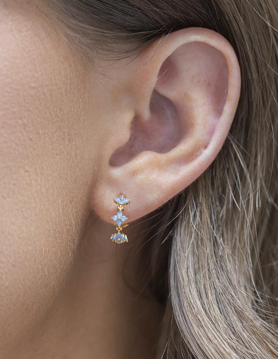 Aretes huggies Blue Blossom 18 k con acabado chapa de oro zirconia cúbica 2