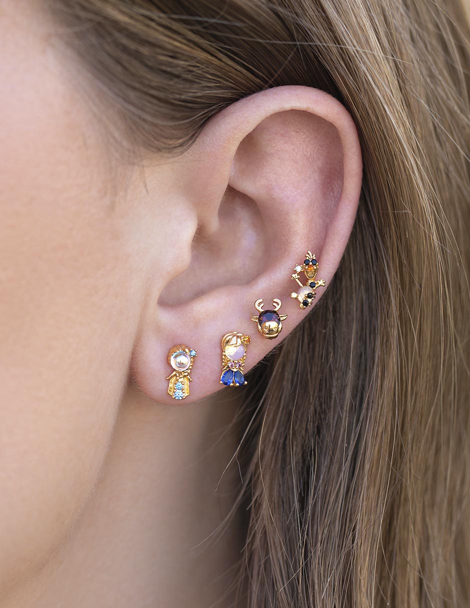 Aretes cortos Frozen Disney con acabado baño de oro 18 K zirconia 2