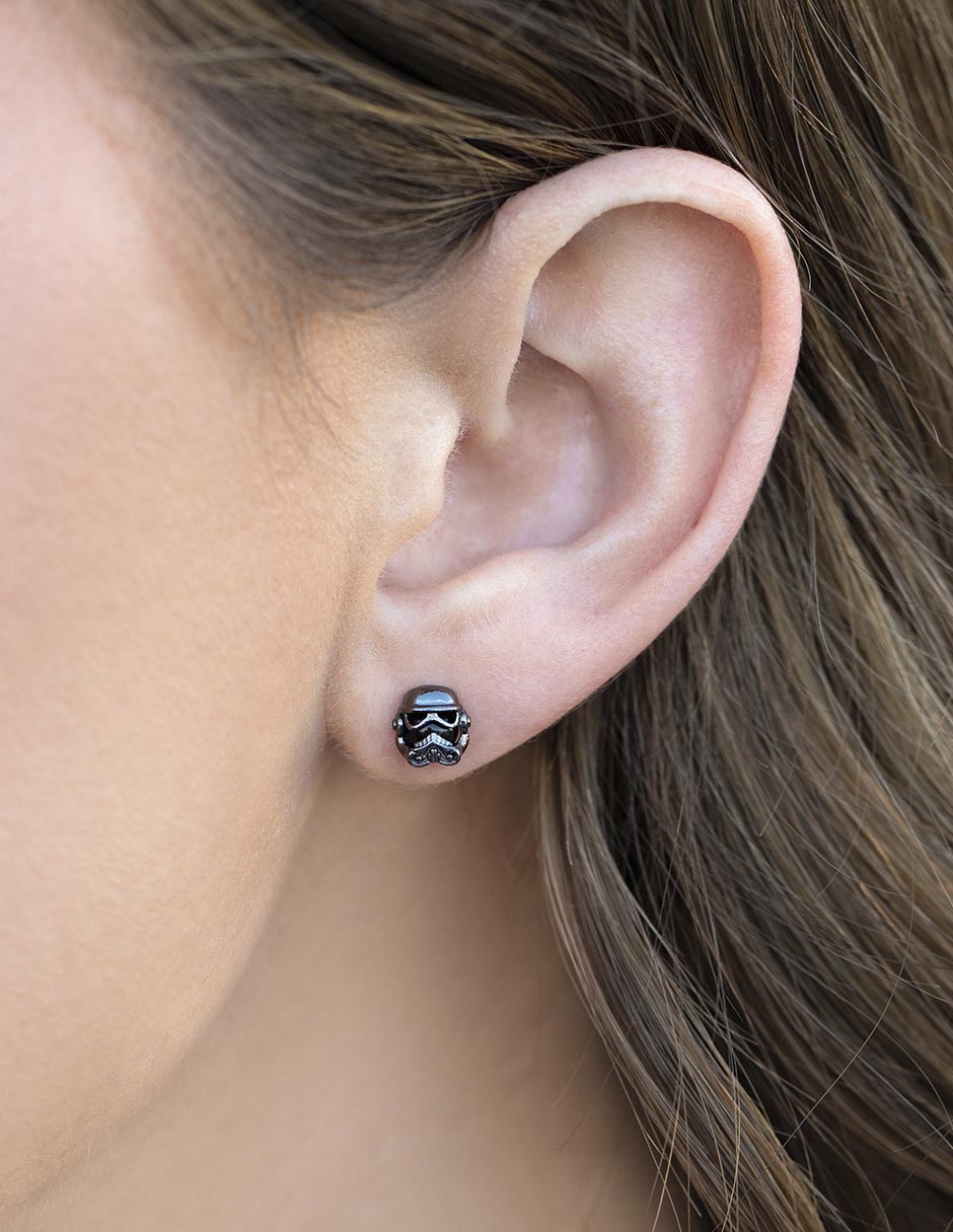 Aretes cortos Stormtrooper Star Wars con acabado chapa de bronce 2