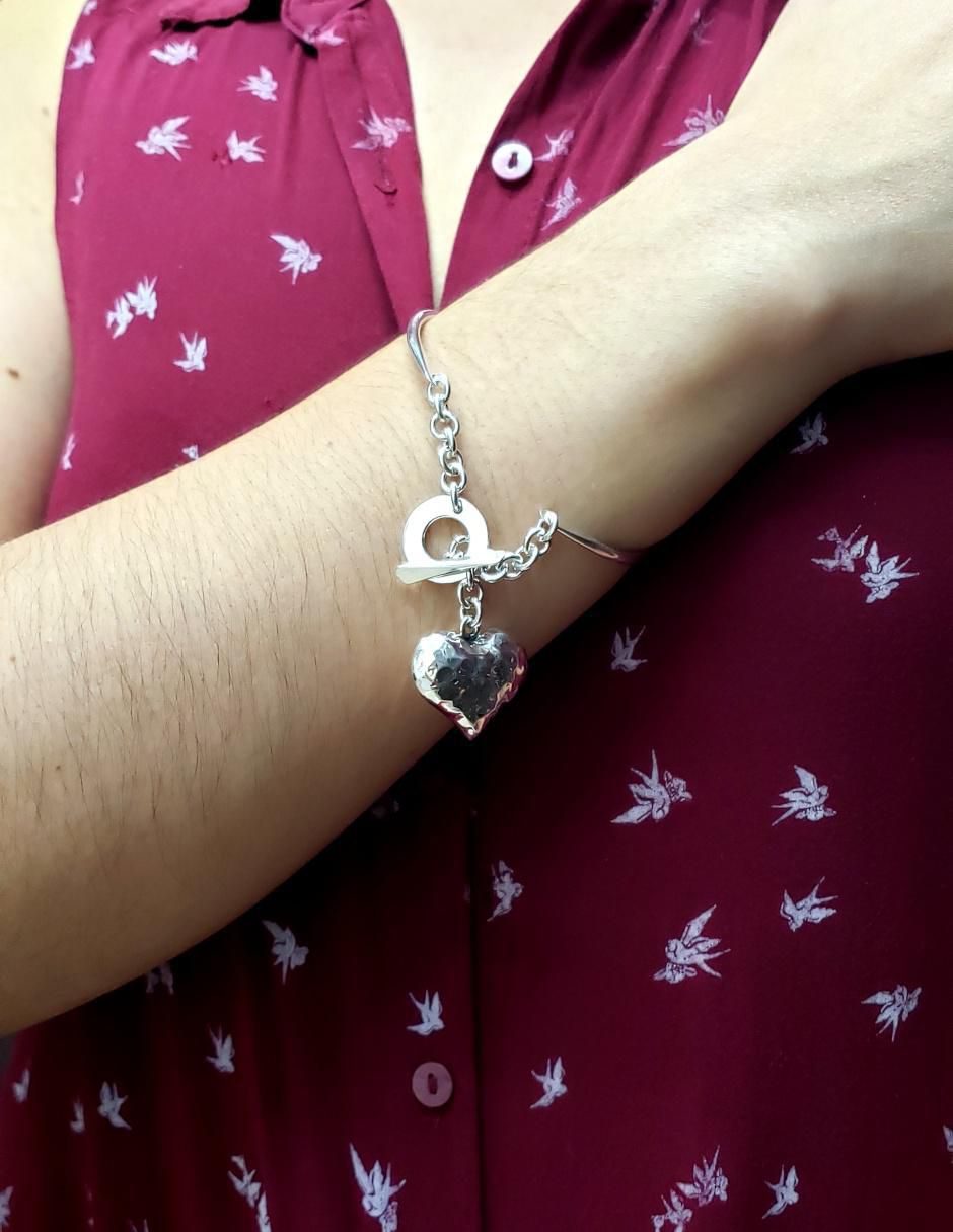 Brazalete de plata P 925 corazon tiff bombeado martillado con acabado pulido 2