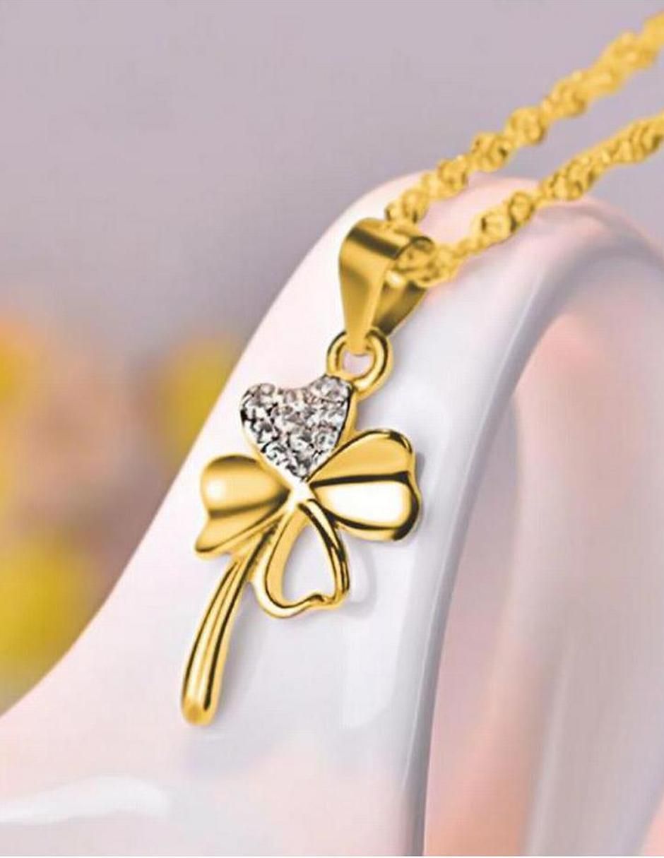 Collar con dije de trébol 2