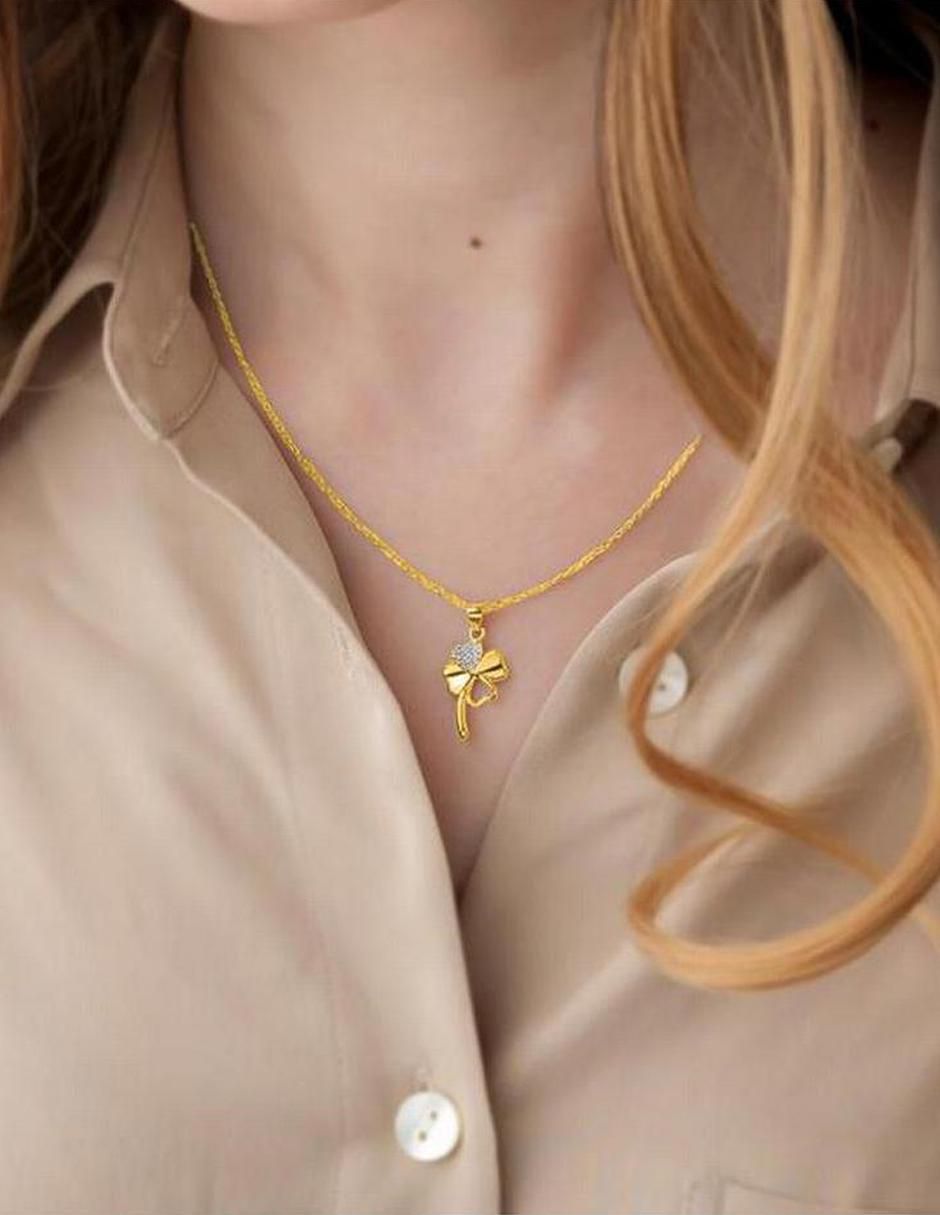 Collar con dije de trébol 5