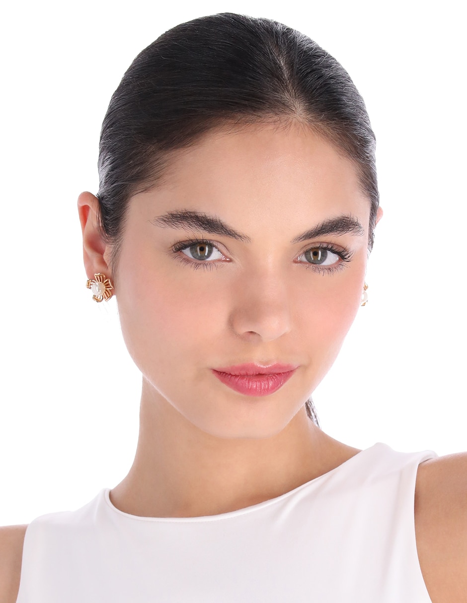 Aretes cortos de flor Basic Mtl Ears F1 con acabado brillante perla 3